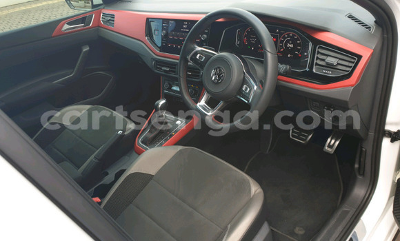 Nunua Ilio tumika Volkswagen Polo White Gari ndani ya Bhunya nchini Manzini Nunua Ilio tumika Volkswagen Polo White Gari ndani ya Bhunya nchini Manzini