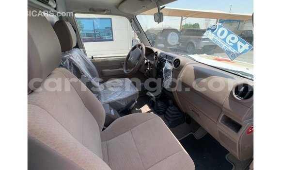 Nunua Imported Toyota Land Cruiser White Gari ndani ya Import - Dubai nchini Hhohho Nunua Imported Toyota Land Cruiser White Gari ndani ya Import - Dubai nchini Hhohho