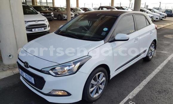 Nunua Ilio tumika Hyundai i20 White Gari ndani ya Manzini nchini Manzini Nunua Ilio tumika Hyundai i20 White Gari ndani ya Manzini nchini Manzini