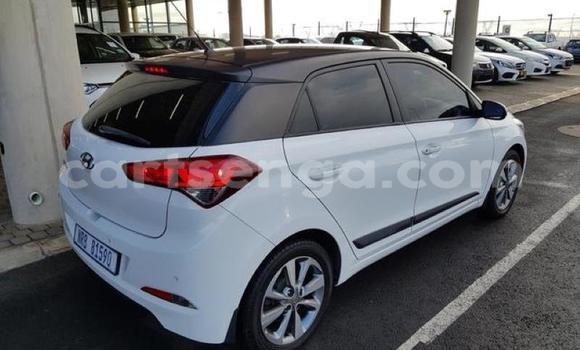 Nunua Ilio tumika Hyundai i20 White Gari ndani ya Manzini nchini Manzini Nunua Ilio tumika Hyundai i20 White Gari ndani ya Manzini nchini Manzini