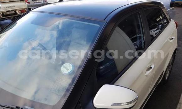 Nunua Ilio tumika Hyundai i20 White Gari ndani ya Manzini nchini Manzini Nunua Ilio tumika Hyundai i20 White Gari ndani ya Manzini nchini Manzini