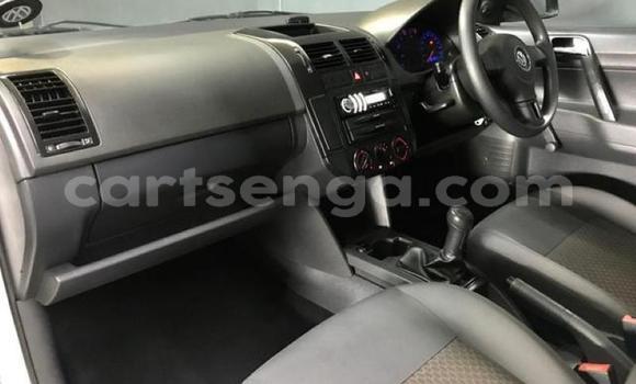 Nunua Ilio tumika Volkswagen Polo White Gari ndani ya Big Bend nchini Wilaya ya Lubombo Nunua Ilio tumika Volkswagen Polo White Gari ndani ya Big Bend nchini Wilaya ya Lubombo