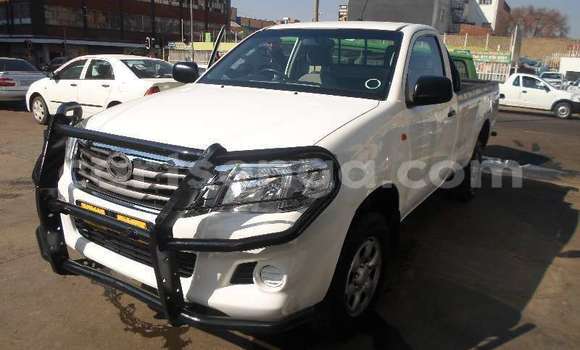 Buy Used Toyota Hilux White Car in Bhunya in Manzini Buy Used Toyota Hilux White Car in Bhunya in Manzini