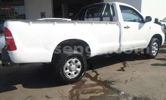 Buy Used Toyota Hilux White Car in Bhunya in Manzini Buy Used Toyota Hilux White Car in Bhunya in Manzini
