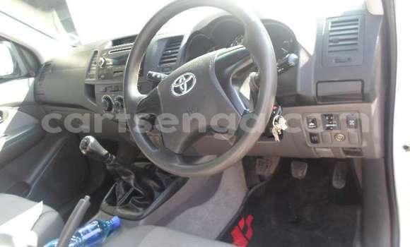 Buy Used Toyota Hilux White Car in Bhunya in Manzini Buy Used Toyota Hilux White Car in Bhunya in Manzini