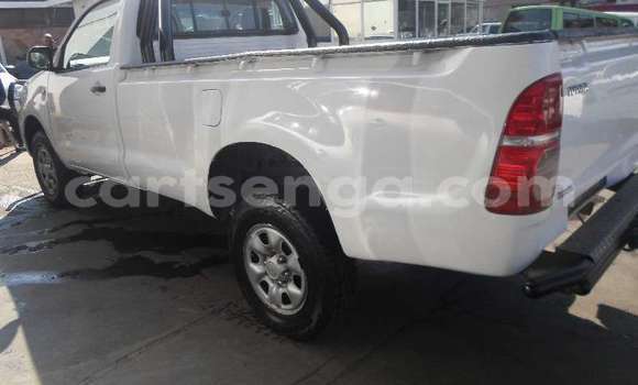 Buy Used Toyota Hilux White Car in Bhunya in Manzini Buy Used Toyota Hilux White Car in Bhunya in Manzini