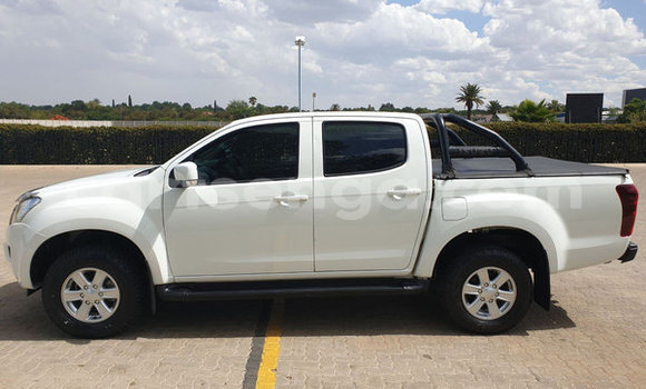 Acheter Occasion Voiture Isuzu KB Blanc à Bhunya, Manzini Acheter Occasion Voiture Isuzu KB Blanc à Bhunya, Manzini