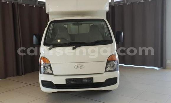 Acheter Occasion Voiture Hyundai H200 Blanc à Bhunya, Manzini Acheter Occasion Voiture Hyundai H200 Blanc à Bhunya, Manzini
