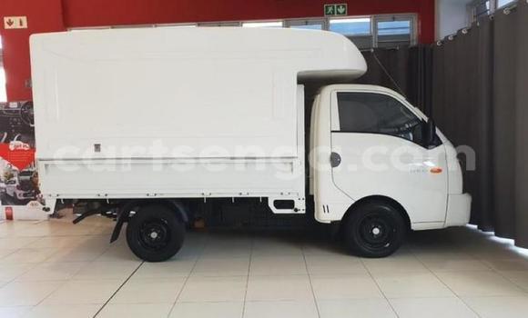 Acheter Occasion Voiture Hyundai H200 Blanc à Bhunya, Manzini Acheter Occasion Voiture Hyundai H200 Blanc à Bhunya, Manzini