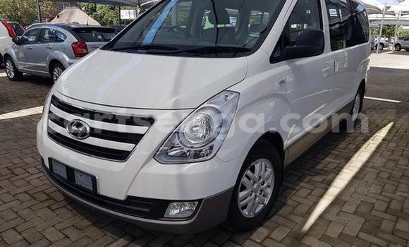 Acheter Occasion Voiture Hyundai H1 Blanc à Bhunya, Manzini Acheter Occasion Voiture Hyundai H1 Blanc à Bhunya, Manzini