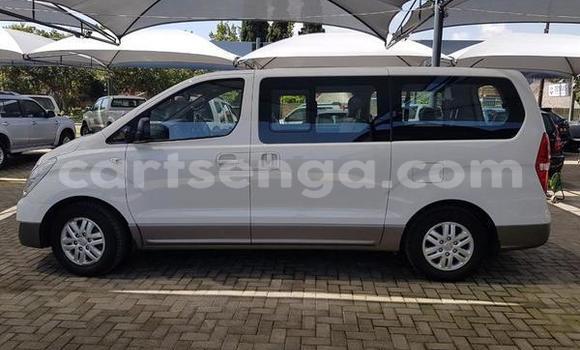 Acheter Occasion Voiture Hyundai H1 Blanc à Bhunya, Manzini Acheter Occasion Voiture Hyundai H1 Blanc à Bhunya, Manzini