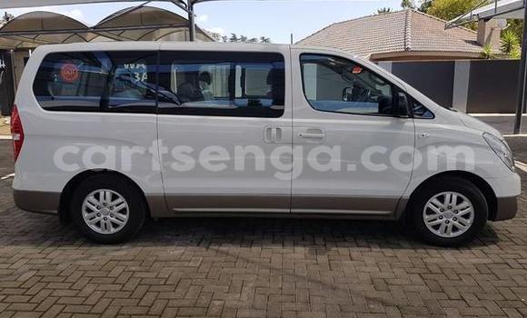 Acheter Occasion Voiture Hyundai H1 Blanc à Bhunya, Manzini Acheter Occasion Voiture Hyundai H1 Blanc à Bhunya, Manzini