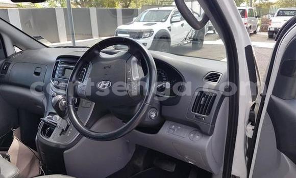 Acheter Occasion Voiture Hyundai H1 Blanc à Bhunya, Manzini Acheter Occasion Voiture Hyundai H1 Blanc à Bhunya, Manzini