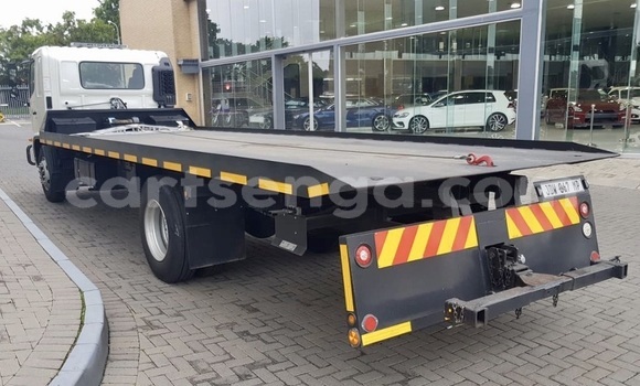 Nunua Ilio tumika Hino 300 Series White Lori ndani ya Mbabane nchini Manzini Nunua Ilio tumika Hino 300 Series White Lori ndani ya Mbabane nchini Manzini