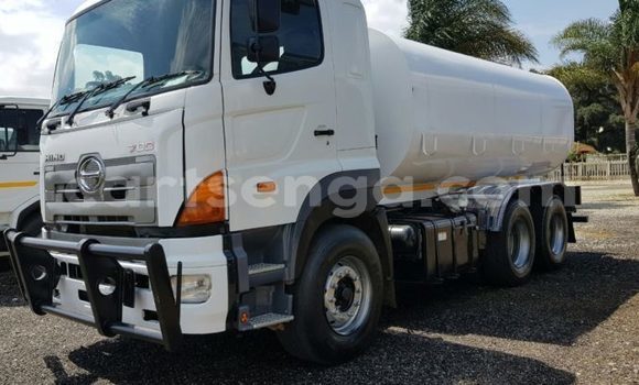 Nunua Ilio tumika Hino Ranger White Lori ndani ya Mbabane nchini Manzini Nunua Ilio tumika Hino Ranger White Lori ndani ya Mbabane nchini Manzini