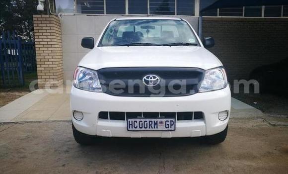 Buy Used Toyota Hilux White Car in Ezulwini in Hhohho Buy Used Toyota Hilux White Car in Ezulwini in Hhohho