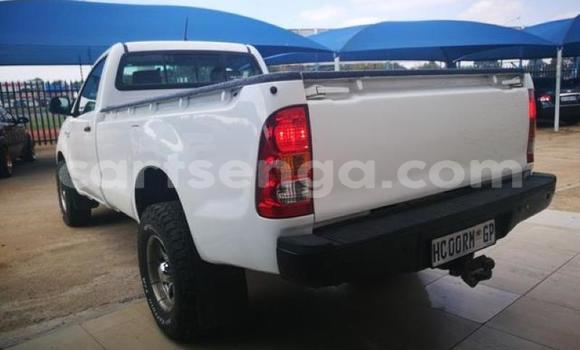 Buy Used Toyota Hilux White Car in Ezulwini in Hhohho Buy Used Toyota Hilux White Car in Ezulwini in Hhohho