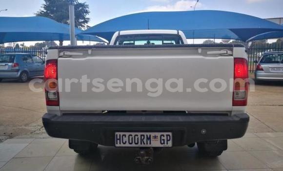 Buy Used Toyota Hilux White Car in Ezulwini in Hhohho Buy Used Toyota Hilux White Car in Ezulwini in Hhohho