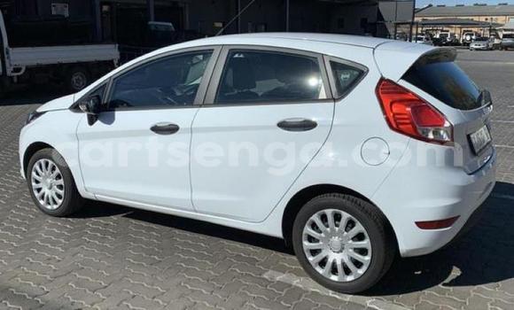 Nunua Ilio tumika Ford Fiesta White Gari ndani ya Manzini nchini Manzini Nunua Ilio tumika Ford Fiesta White Gari ndani ya Manzini nchini Manzini