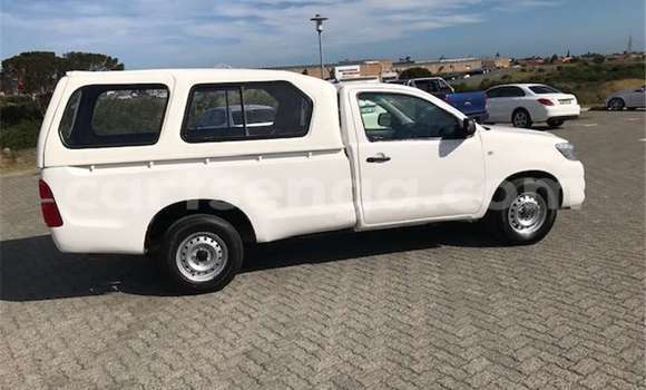 Buy Used Toyota Hilux White Car in Bhunya in Manzini Buy Used Toyota Hilux White Car in Bhunya in Manzini