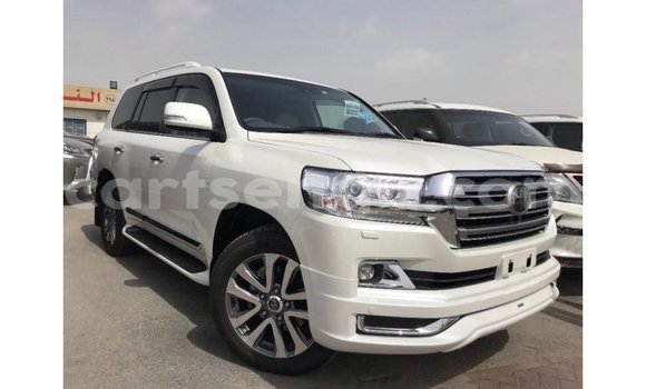 Acheter Import Voiture Toyota Land Cruiser Blanc à Import - Dubai, Hhohho Acheter Import Voiture Toyota Land Cruiser Blanc à Import - Dubai, Hhohho