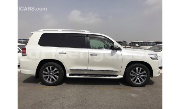 Acheter Import Voiture Toyota Land Cruiser Blanc à Import - Dubai, Hhohho Acheter Import Voiture Toyota Land Cruiser Blanc à Import - Dubai, Hhohho