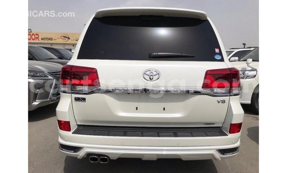 Acheter Import Voiture Toyota Land Cruiser Blanc à Import - Dubai, Hhohho Acheter Import Voiture Toyota Land Cruiser Blanc à Import - Dubai, Hhohho
