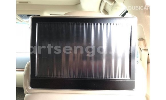 Acheter Import Voiture Toyota Land Cruiser Blanc à Import - Dubai, Hhohho Acheter Import Voiture Toyota Land Cruiser Blanc à Import - Dubai, Hhohho