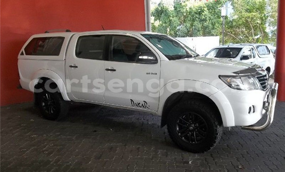 Buy Used Toyota Hilux White Car in Ezulwini in Hhohho Buy Used Toyota Hilux White Car in Ezulwini in Hhohho