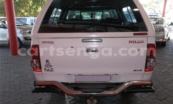 Buy Used Toyota Hilux White Car in Ezulwini in Hhohho Buy Used Toyota Hilux White Car in Ezulwini in Hhohho