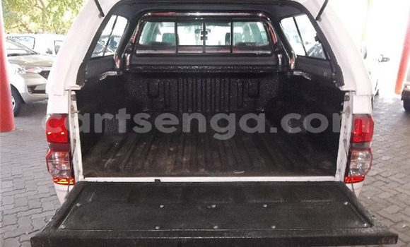 Buy Used Toyota Hilux White Car in Ezulwini in Hhohho Buy Used Toyota Hilux White Car in Ezulwini in Hhohho