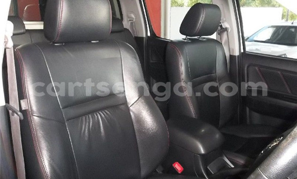 Buy Used Toyota Hilux White Car in Ezulwini in Hhohho Buy Used Toyota Hilux White Car in Ezulwini in Hhohho