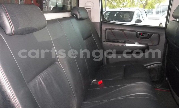 Buy Used Toyota Hilux White Car in Ezulwini in Hhohho Buy Used Toyota Hilux White Car in Ezulwini in Hhohho