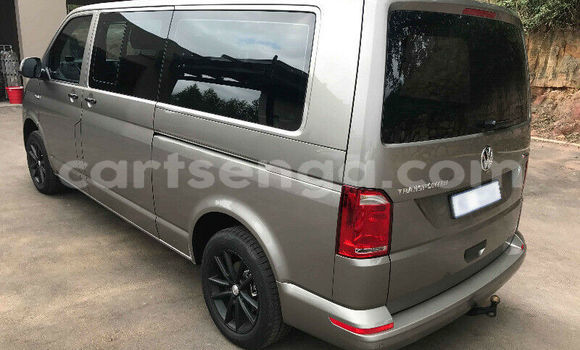 Buy Used Volkswagen Transporter Silver Car in Ezulwini in Hhohho Buy Used Volkswagen Transporter Silver Car in Ezulwini in Hhohho