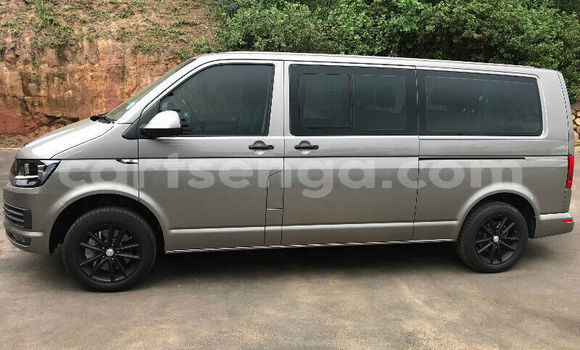 Buy Used Volkswagen Transporter Silver Car in Ezulwini in Hhohho Buy Used Volkswagen Transporter Silver Car in Ezulwini in Hhohho