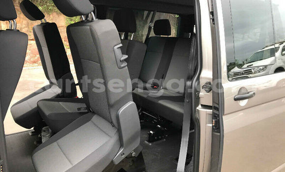 Buy Used Volkswagen Transporter Silver Car in Ezulwini in Hhohho Buy Used Volkswagen Transporter Silver Car in Ezulwini in Hhohho