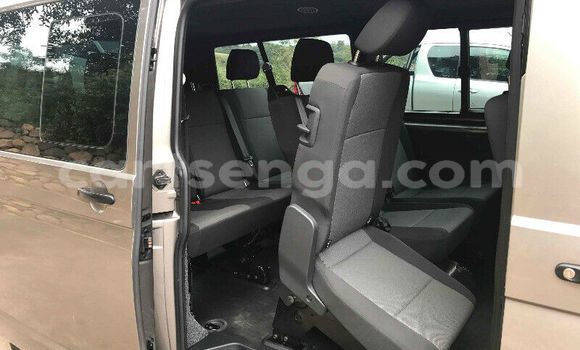 Buy Used Volkswagen Transporter Silver Car in Ezulwini in Hhohho Buy Used Volkswagen Transporter Silver Car in Ezulwini in Hhohho