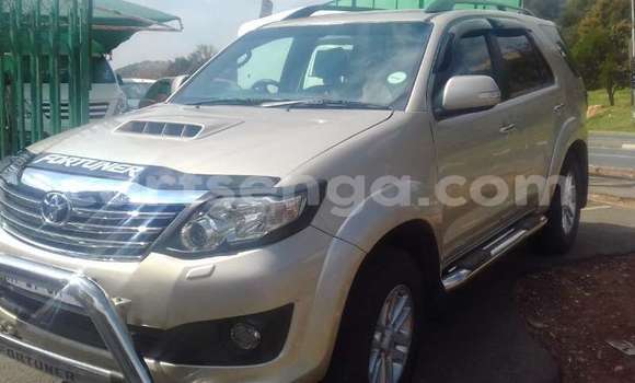 Acheter Occasion Voiture Toyota Fortuner Beige à Manzini, Manzini Acheter Occasion Voiture Toyota Fortuner Beige à Manzini, Manzini