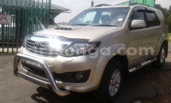 Acheter Occasion Voiture Toyota Fortuner Beige à Manzini, Manzini Acheter Occasion Voiture Toyota Fortuner Beige à Manzini, Manzini