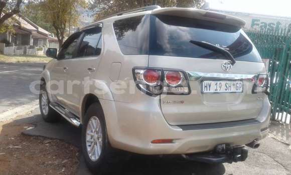 Acheter Occasion Voiture Toyota Fortuner Beige à Manzini, Manzini Acheter Occasion Voiture Toyota Fortuner Beige à Manzini, Manzini