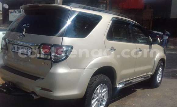 Acheter Occasion Voiture Toyota Fortuner Beige à Manzini, Manzini Acheter Occasion Voiture Toyota Fortuner Beige à Manzini, Manzini