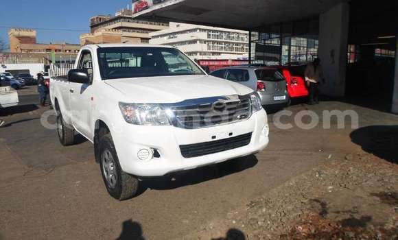 Buy Used Toyota Hilux White Car in Bhunya in Manzini Buy Used Toyota Hilux White Car in Bhunya in Manzini