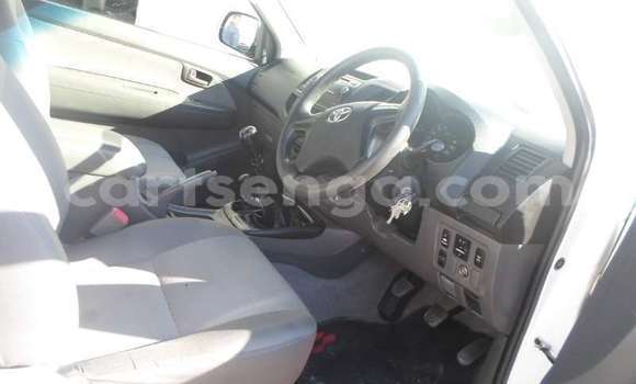 Buy Used Toyota Hilux White Car in Bhunya in Manzini Buy Used Toyota Hilux White Car in Bhunya in Manzini