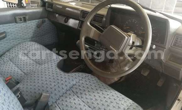 Buy Used Toyota Hilux White Car in Ezulwini in Hhohho Buy Used Toyota Hilux White Car in Ezulwini in Hhohho