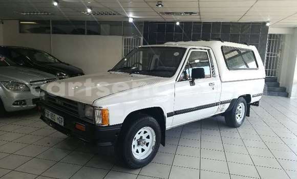 Buy Used Toyota Hilux White Car in Ezulwini in Hhohho Buy Used Toyota Hilux White Car in Ezulwini in Hhohho