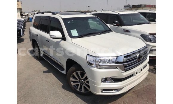 Acheter Import Voiture Toyota Land Cruiser Blanc à Import - Dubai, Hhohho Acheter Import Voiture Toyota Land Cruiser Blanc à Import - Dubai, Hhohho