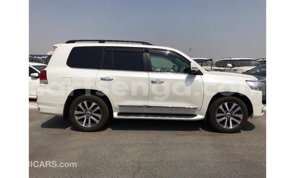 Acheter Import Voiture Toyota Land Cruiser Blanc à Import - Dubai, Hhohho Acheter Import Voiture Toyota Land Cruiser Blanc à Import - Dubai, Hhohho