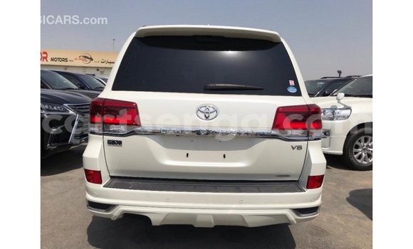 Acheter Import Voiture Toyota Land Cruiser Blanc à Import - Dubai, Hhohho Acheter Import Voiture Toyota Land Cruiser Blanc à Import - Dubai, Hhohho