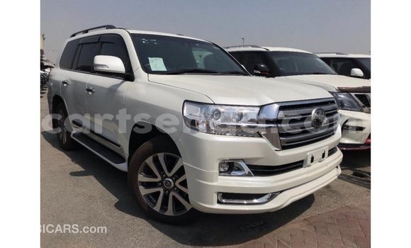 Acheter Import Voiture Toyota Land Cruiser Blanc à Import - Dubai, Hhohho Acheter Import Voiture Toyota Land Cruiser Blanc à Import - Dubai, Hhohho