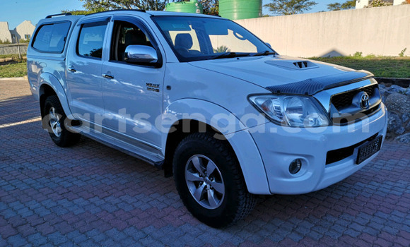 Buy Used Toyota Hilux White Car in Ezulwini in Hhohho Buy Used Toyota Hilux White Car in Ezulwini in Hhohho